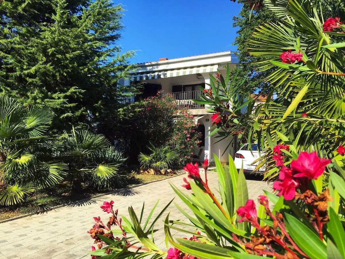 Apartment Olive Groove Malinska