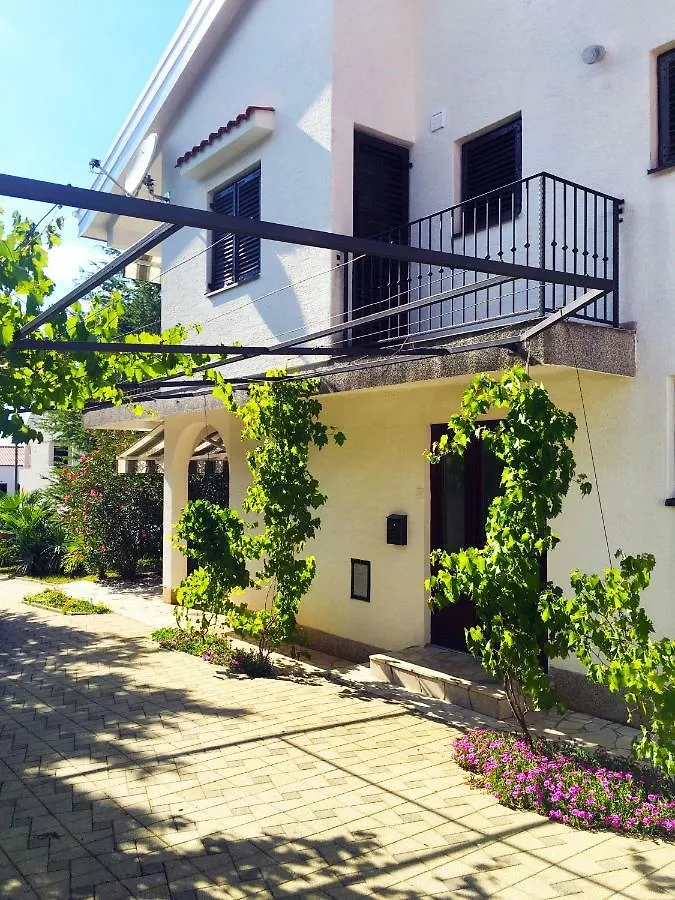 Apartment Olive Groove Malinska