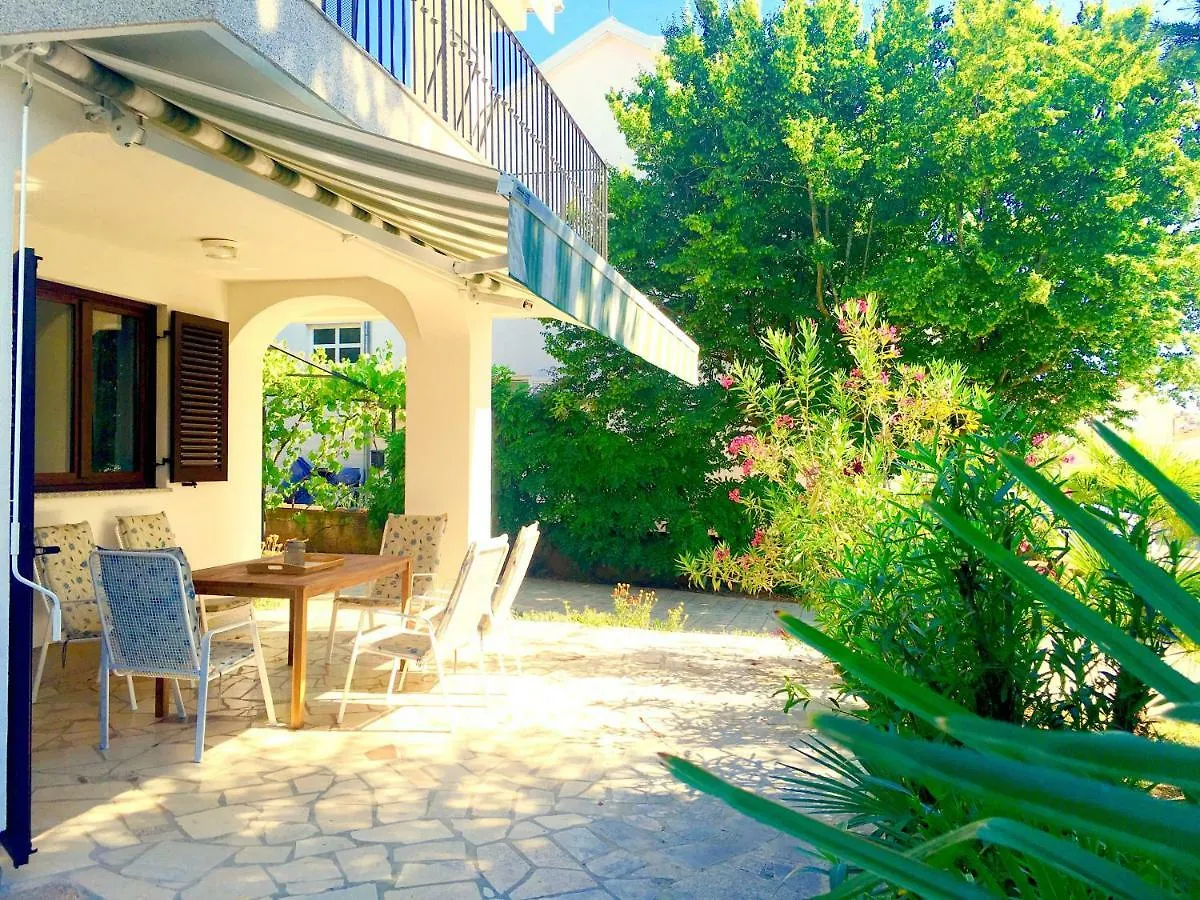 Apartment Olive Groove Malinska Croatia