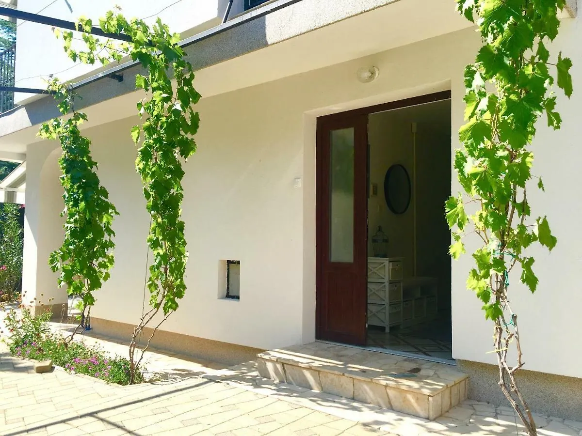 Apartment Olive Groove Malinska 0*,  Croatia
